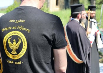 Επετειακή μπλούζα για τα 100 χρόνια στο Κίζαρι Ροδόπης (φωτ.: Facebook / Savvas Kamenidis)