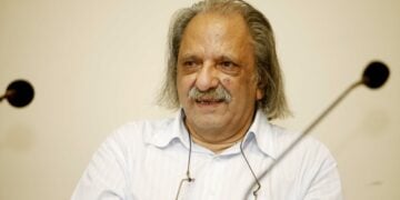 Ο Κώστας Φέρρης στη συνέντευξη Τύπου για το 13ο Μεσογειακό Φεστιβάλ, το 2010, στο Τεχνολογικό Πάρκο Λαυρίου (φωτ. αρχείου: Κώστας Κατωμέρης)