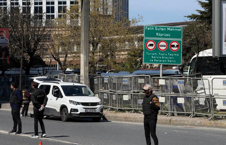Από το σημείο όπου έλαβε χώρα η επίθεση (φωτ.: EPA)