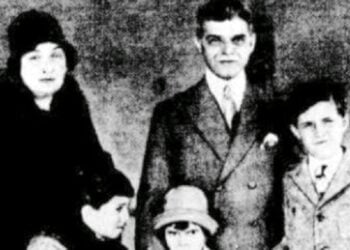 Στιγμιότυπο από την άφιξη του ο πρώτου Γενικού Πρόξενου της Ελλάδας στο Σίδνεϊ, Λεωνίδα Χρυσανθόπουλου (φωτ.: ertnews.gr)