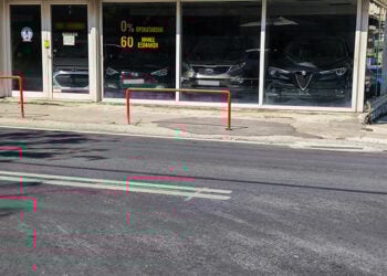 Tο σημείο στην οδό Λιοσίων όπου η 16χρονη παρασύρθηκε από τη μοτοσικλέτα (φωτ.: EUROKINISSI / Γιώργος Κονταρίνης)