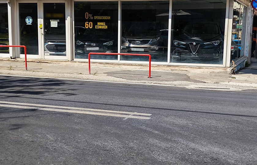 Tο σημείο στην οδό Λιοσίων όπου η 16χρονη παρασύρθηκε από τη μοτοσικλέτα (φωτ.: EUROKINISSI / Γιώργος Κονταρίνης)