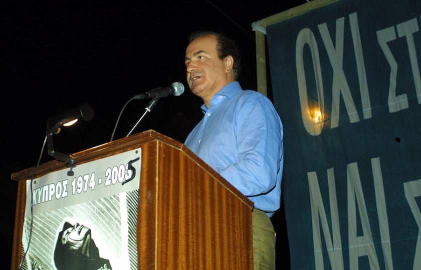 Ο Μιχάλης Χαραλαμπίδης ομιλητής σε εκδήλωση για την Κύπρο Τετάρτη 20 Ιουλίου 2005 (φωτ.: ΚΥΠΕ)