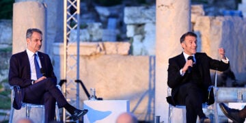 Κυριάκος Μητσοτάκης και Εμανουέλ Μακρόν στην εκδήλωση με τίτλο «Προκλήσεις για την Ευρώπη – Ο δρόμος προς το αύριο». Ρωμαϊκή Αγορά Αθηνών, Παρασκευή 24 Απριλίου 2026 (φωτ.: EUROKINISSI / Γιώργος Κονταρίνης)