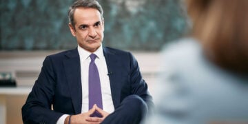 Ο Κυριάκος Μητσοτάκης κατά τη διάρκεια συνέντευξης. Πέμπτη 12 Μαρτίου 2026 (φωτ.: Γραφείο Τύπου Πρωθυπουργού / Δημήτρης Παπαμήτσος)