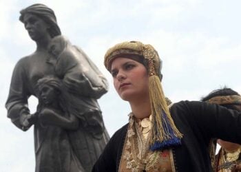 Στο μνημείο για το Ολοκαύτωμα της Νάουσας, στην περιοχή Στουμπάνοι (φωτ.: EUROKINISSI)