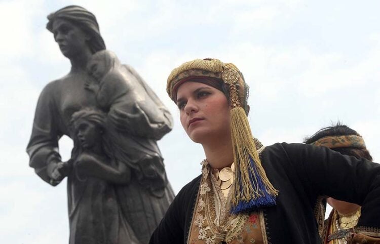 Στο μνημείο για το Ολοκαύτωμα της Νάουσας, στην περιοχή Στουμπάνοι (φωτ.: EUROKINISSI)