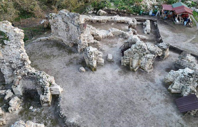 Ο ανασκαφικός χώρος στη Μονή Αγίων Κωνσταντίνου και Ελένης στα Κοτύωρα (φωτ.: Anadolu)