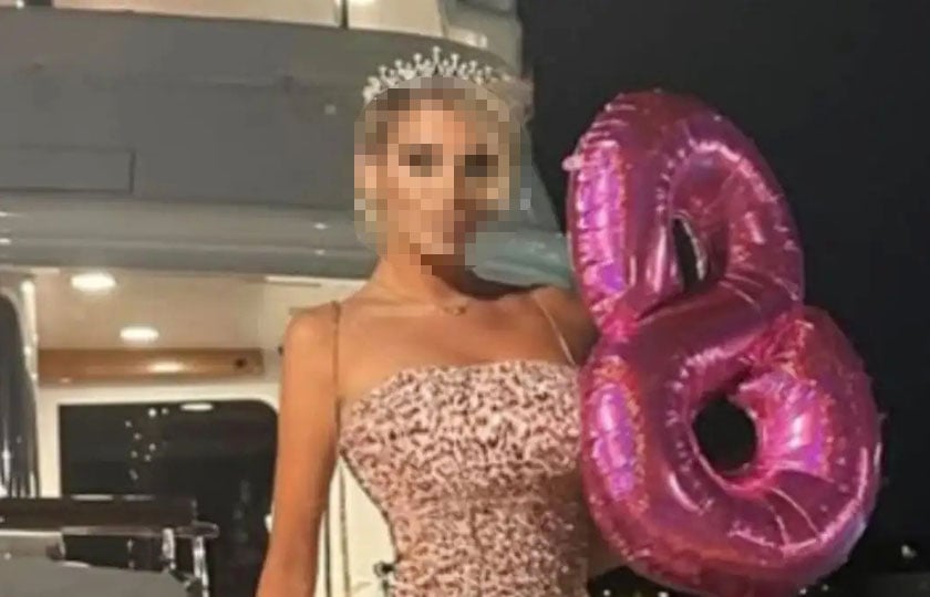 Η Μυρτώ από το Αργοστόλι γιορτάζοντας τα 18α γενέθλιά της