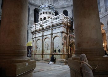 Προσευχή στο Ναό της Αναστάσεως, Μεγάλη Πέμπτη 9 Απριλίου 2026 (φωτ.: EPA / Abir Sultan)