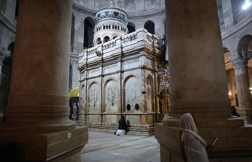 Προσευχή στο Ναό της Αναστάσεως, Μεγάλη Πέμπτη 9 Απριλίου 2026 (φωτ.: EPA / Abir Sultan)