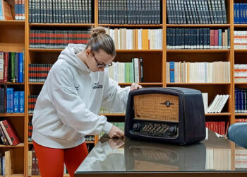 Καταγραφή αντικειμένων για το μουσείο της Ευξείνου Λέσχης Ποντίων Νάουσας (φωτ.: Εύξεινος Λέσχη Ποντίων Νάουσας)