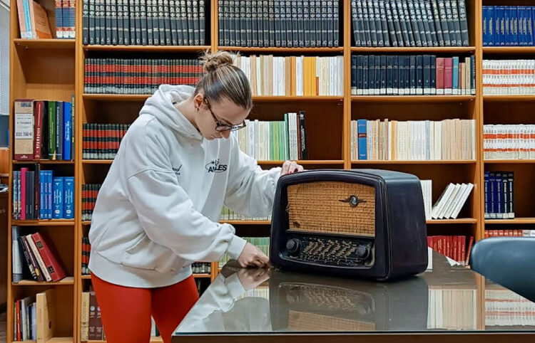 Καταγραφή αντικειμένων για το μουσείο της Ευξείνου Λέσχης Ποντίων Νάουσας (φωτ.: Εύξεινος Λέσχη Ποντίων Νάουσας)