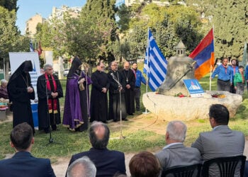 Στο Μνημείο Γενοκτονίας των Αρμενίων στη Νέα Σμύρνη, ένα έργο του γλύπτη Βάσου Καπάνταη. Παρασκευή 24 Απριλίου 2026 (φωτ.: Facebook / Αρμενική Εθνική Επιτροπή Ελλάδος - Armenian National Committee of Greece)