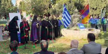 Στο Μνημείο Γενοκτονίας των Αρμενίων στη Νέα Σμύρνη, ένα έργο του γλύπτη Βάσου Καπάνταη. Παρασκευή 24 Απριλίου 2026 (φωτ.: Facebook / Αρμενική Εθνική Επιτροπή Ελλάδος - Armenian National Committee of Greece)