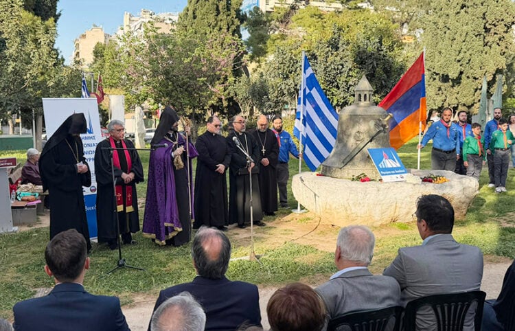 Στο Μνημείο Γενοκτονίας των Αρμενίων στη Νέα Σμύρνη, ένα έργο του γλύπτη Βάσου Καπάνταη. Παρασκευή 24 Απριλίου 2026 (φωτ.: Facebook / Αρμενική Εθνική Επιτροπή Ελλάδος - Armenian National Committee of Greece)