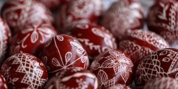 Πασχαλινά αυγά ζωγραφισμένα με την τεχνική «περδίκα»
(φωτ.: ΑΠΕ-ΜΠΕ / Αχιλλέας Χήρας)