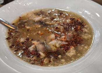 Μερακλήδικο πιάτο με πατσά σε ιστορικό εστιατόριο της Αθήνας 
(φωτ.: EUROKINISSI / Γιώργος Κονταρίνης)