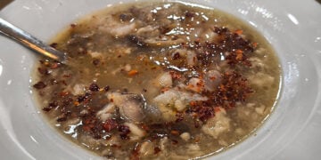 Μερακλήδικο πιάτο με πατσά σε ιστορικό εστιατόριο της Αθήνας 
(φωτ.: EUROKINISSI / Γιώργος Κονταρίνης)