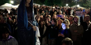 Περιφορά Επιταφίων στην Κέρκυρα, Μεγάλη Παρασκευή (φωτ.: EUROKINISSI / Γιώργος Κονταρίνης)