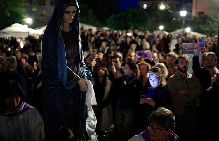 Περιφορά Επιταφίων στην Κέρκυρα, Μεγάλη Παρασκευή (φωτ.: EUROKINISSI / Γιώργος Κονταρίνης)