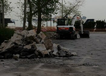 Μπουλντόζα στην Πλατεία Ελευθερίας, Παρασκευή 17 Απριλίου 2026 (φωτ.: Facebook / Prodromos Nikiforidis)