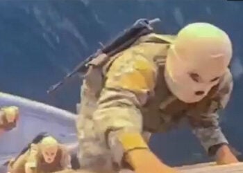 Στιγμιότυπο από το βίντεο που έδωσαν στη δημοσιότητα οι Φρουροί της Επανάστασης (πηγή: x.com)