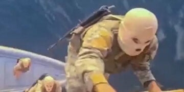 Στιγμιότυπο από το βίντεο που έδωσαν στη δημοσιότητα οι Φρουροί της Επανάστασης (πηγή: x.com)