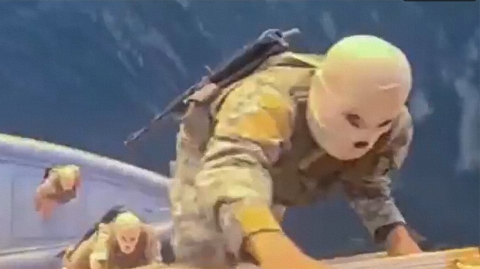 Στιγμιότυπο από το βίντεο που έδωσαν στη δημοσιότητα οι Φρουροί της Επανάστασης (πηγή: x.com)