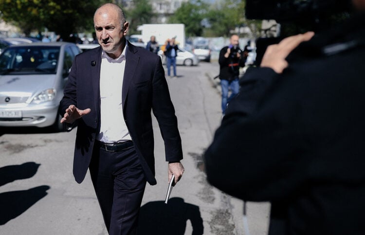 Ο Ρούμεν Ράντεφ (φωτ.: EPA / Borislav Troshev)