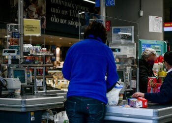Στιγμιότυπo από σούπερμαρκετ (φωτ.: EUROKINISSI / Τατιάνα Μπόλαρη)