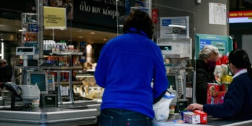 Στιγμιότυπo από σούπερμαρκετ (φωτ.: EUROKINISSI / Τατιάνα Μπόλαρη)