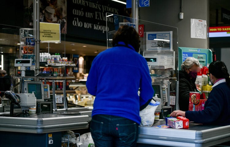 Στιγμιότυπo από σούπερμαρκετ (φωτ.: EUROKINISSI / Τατιάνα Μπόλαρη)