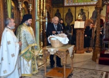 Στιγμιότυπο από την ομιλία του προέδρου του Συλλόγου Αιτωλοακαρνάνων Γιάννη Καλτσά. (φωτ.: anamniseis.net/Γιώργος Σαμαράς)