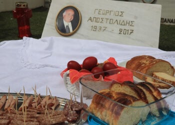 Κυριακή του Θωμά στο κοιμητήριο των Σουρμένων, 27 Απριλίου 2025  (φωτ.: EUROKINISSI / Γιάννης Παναγόπουλος)