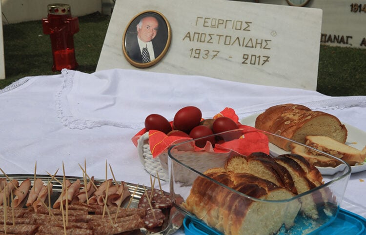 Κυριακή του Θωμά στο κοιμητήριο των Σουρμένων, 27 Απριλίου 2025  (φωτ.: EUROKINISSI / Γιάννης Παναγόπουλος)