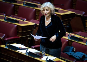 Η Θεανώ Φωτίου στην Ολομέλεια της Βουλής, Δευτέρα 20 Οκτωβρίου 2025 (φωτ.: EUROKINISSI / Γιώργος Κονταρίνης)