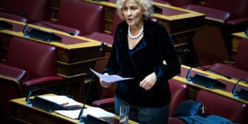 Η Θεανώ Φωτίου στην Ολομέλεια της Βουλής, Δευτέρα 20 Οκτωβρίου 2025 (φωτ.: EUROKINISSI / Γιώργος Κονταρίνης)