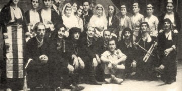 1950: Η θεατρική ομάδα της ΕΛΘ στη σκηνή του Ρεξ-Κοτοπούλη παρουσιάζει έργα του Φ. Κτενίδη (πηγή: efxinos.gr)