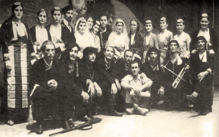 1950: Η θεατρική ομάδα της ΕΛΘ στη σκηνή του Ρεξ-Κοτοπούλη παρουσιάζει έργα του Φ. Κτενίδη (πηγή: efxinos.gr)