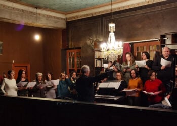 Η χορωδία του ναού της Παναγίας Ναυπλίου αποδίδει το τροπάριο της Κασσιανής. Μεγάλη  Τρίτη 11 Απριλίου 2023 (φωτ.: ΑΠΕ-ΜΠΕ / Ευάγγελος Μπουγιώτης)