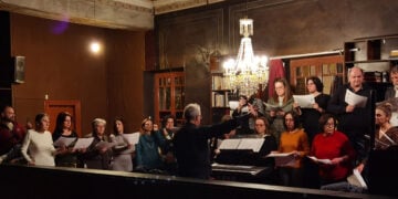 Η χορωδία του ναού της Παναγίας Ναυπλίου αποδίδει το τροπάριο της Κασσιανής. Μεγάλη  Τρίτη 11 Απριλίου 2023 (φωτ.: ΑΠΕ-ΜΠΕ / Ευάγγελος Μπουγιώτης)