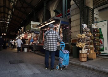 Στιγμιότυπο από τη Βαρβάκειο Αγορά, Μεγάλη Τρίτη 7 Απριλίου 2026  (φωτ.: EUROKINISSI / Δανάη Δαυλοπούλου)