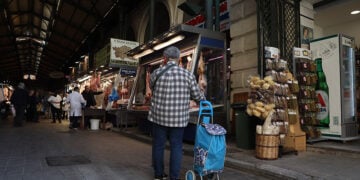 Στιγμιότυπο από τη Βαρβάκειο Αγορά, Μεγάλη Τρίτη 7 Απριλίου 2026  (φωτ.: EUROKINISSI / Δανάη Δαυλοπούλου)