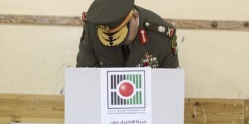 Εικόνα από παλαιότερη εκλογική αναμέτρηση σε δημοτικές εκλογές στη Δυτική Όχθη (φωτ.: EPA/ATEF SAFADI)