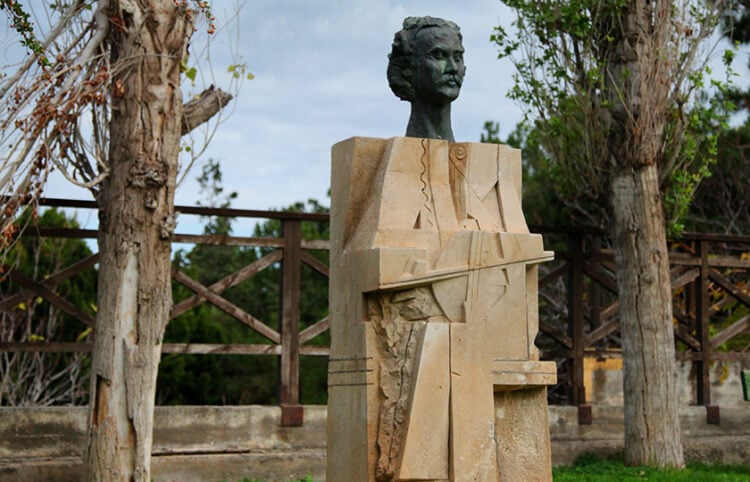 Το γλυπτό πριν από το βανδαλισμό του (φωτ.: heraklionsculptures.gr / Γεώργιος Τσούμπας)