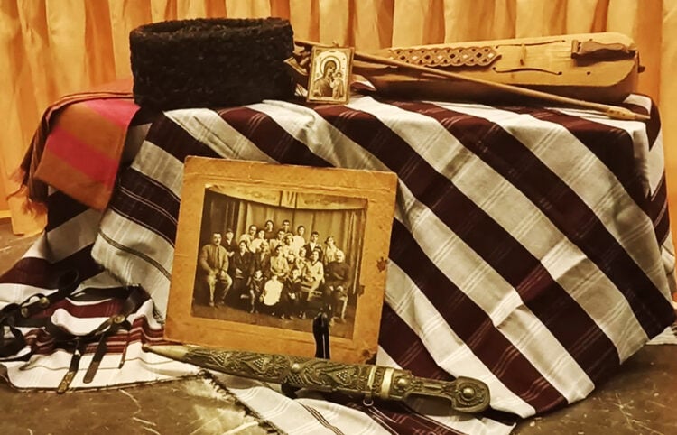 Από την παρουσίαση του βιβλίου «Ζέλετσα Κυβερνείου Καρς Καυκάσου», στην αίθουσα εκδηλώσεων του Συλλόγου Ποντίων «Αργοναύται-Κομνηνοί». 22 Μαΐου 2024 (φωτ.: Facebook / Vasilis Tsenkelidis)