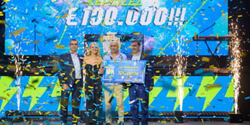 Η στιγμή που ο Φώτης Α. από την Κοζάνη κερδίζει τις 100.000 ευρώ στο event του instant Win