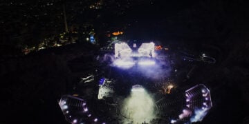 Το live των Adriatique στο Θέατρο Πέτρας