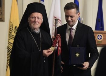 Τελετή απονομής τιμητικής διάκρισης για την "Προστασία της Περιβαλλοντικής Κληρονομιάς" στον Οικουμενικό Πατριάρχη Βαρθολομαίο, από τον Δήμο Αθηναίων, στο Δημαρχιακό Μέγαρο, Δευτέρα 4 Μαΐου 2026.  (φωτ.: Γιώργος Κονταρίνης/EUROKINISSI)